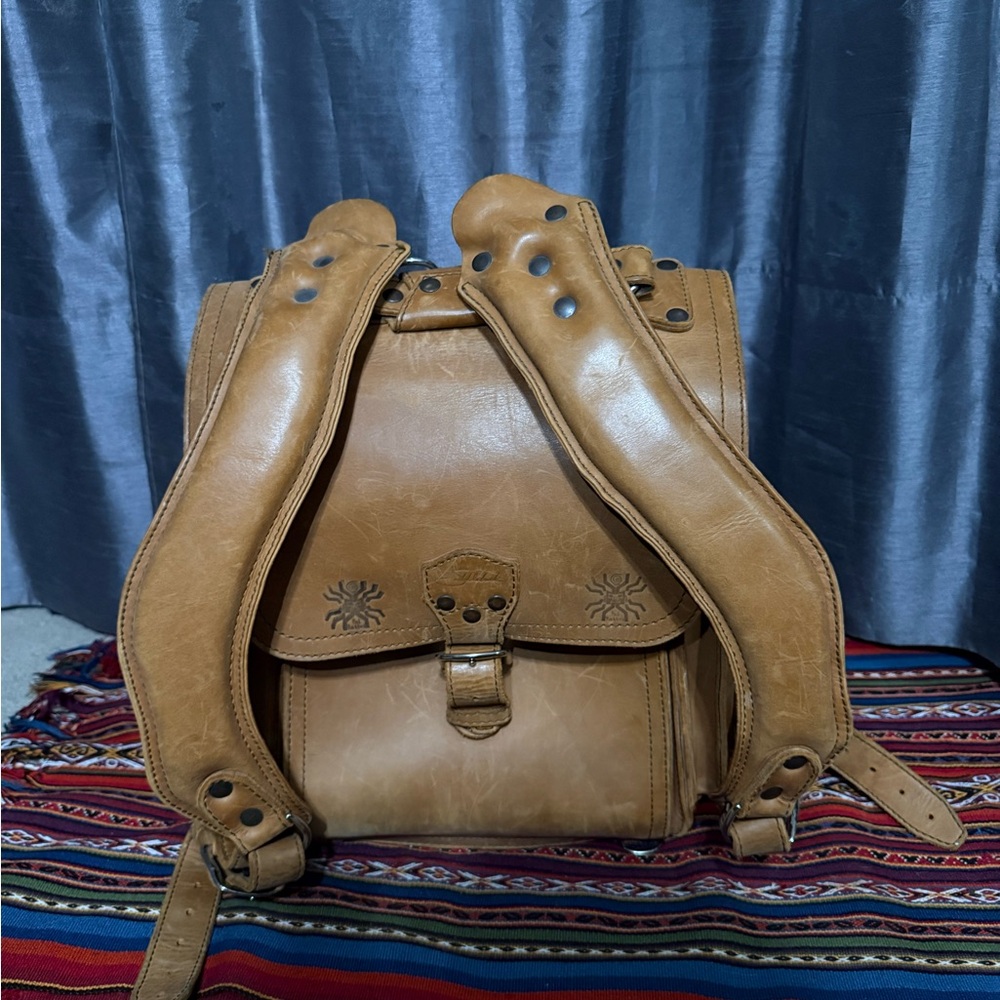 Vintage Saddleback Leather “The Tank” Backpack — Original Model - Picture 4 of 9